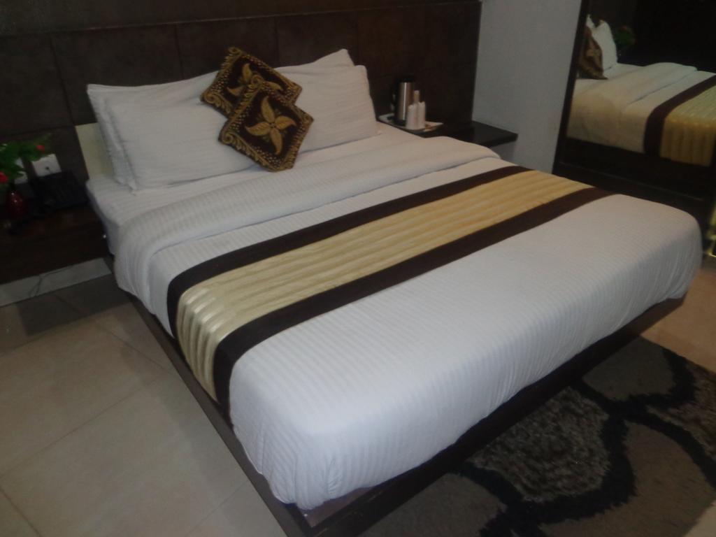 Milllennium 2000 Dx Hotel