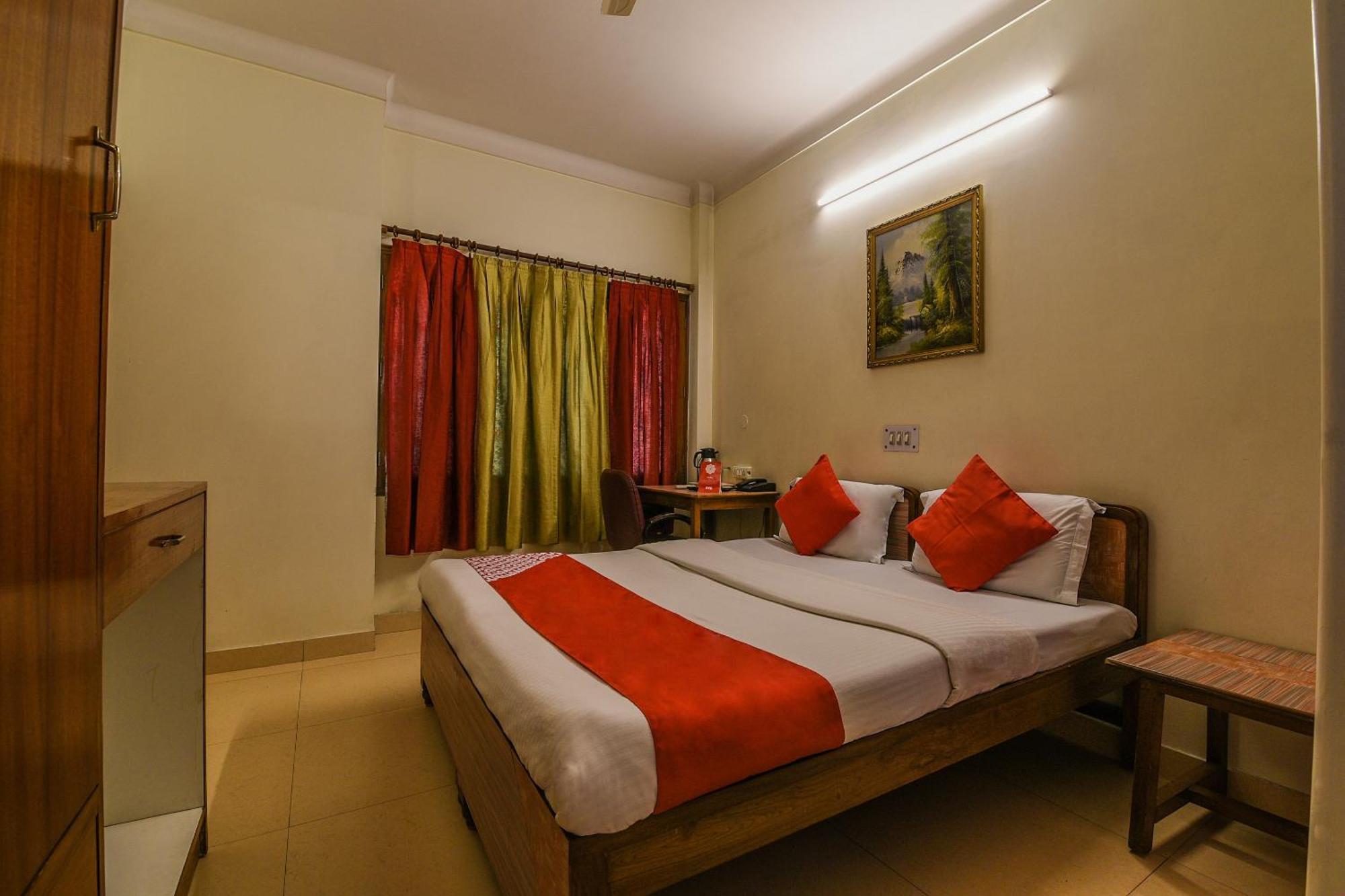 Hotel Oyo 2357 The Excellency