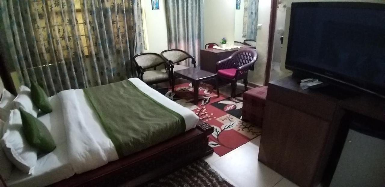 Dwarka Bed & Breakfast *