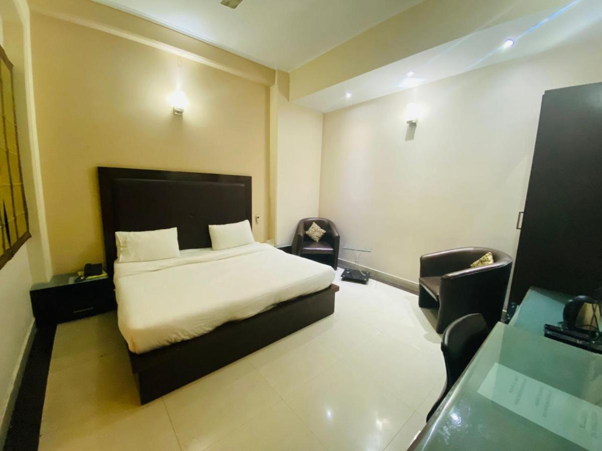 Lloyd Residency Nehru Place Hotel 3*