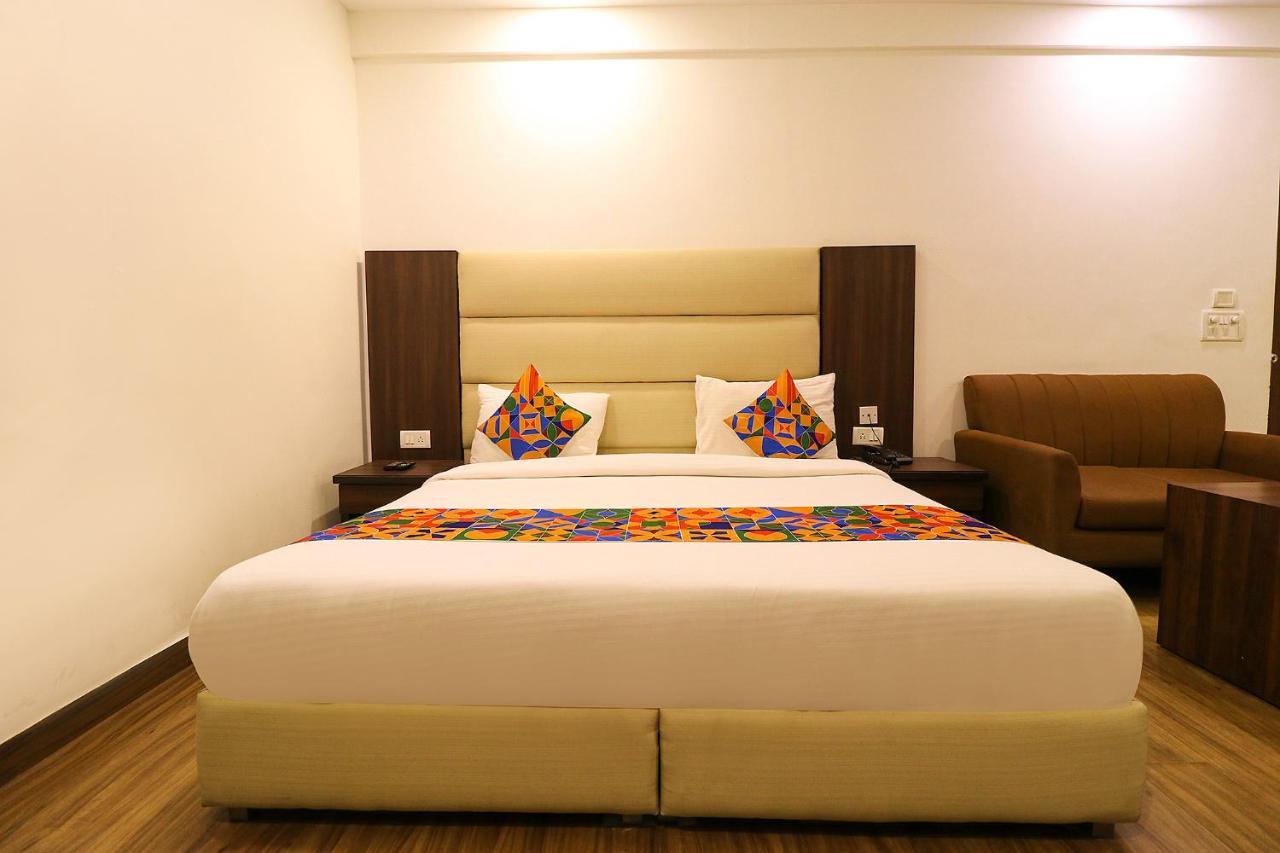 Bel Morris New Delhi