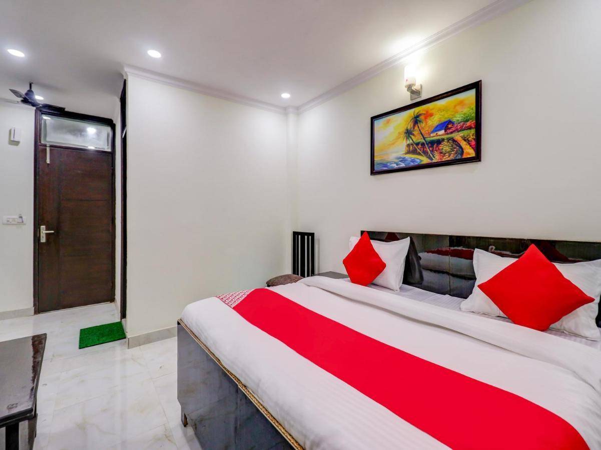 Oyo 77353 Tom & Jerry 3* New Delhi