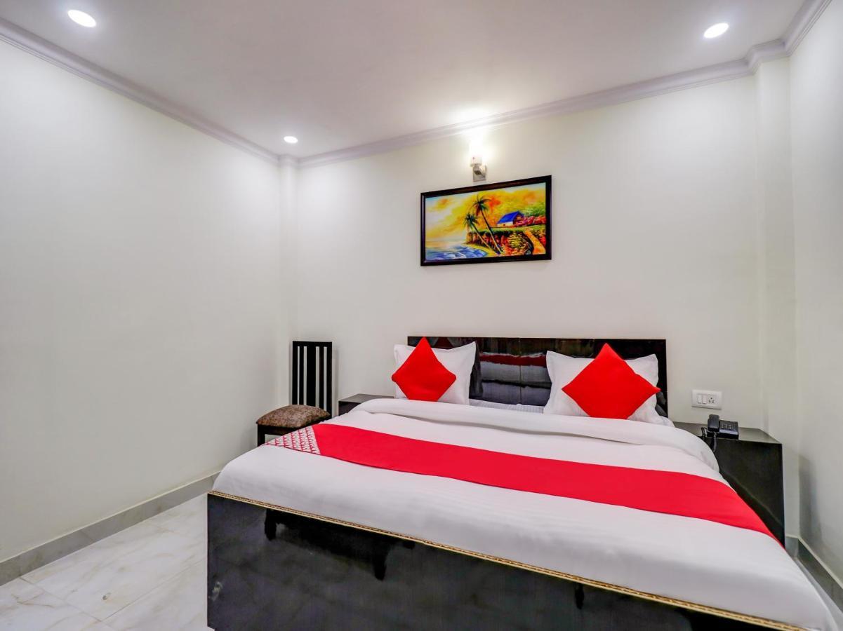 Oyo 77353 Tom & Jerry 3* New Delhi