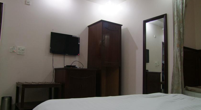 Hotel Legend - Walk-in From Railway Station 3*