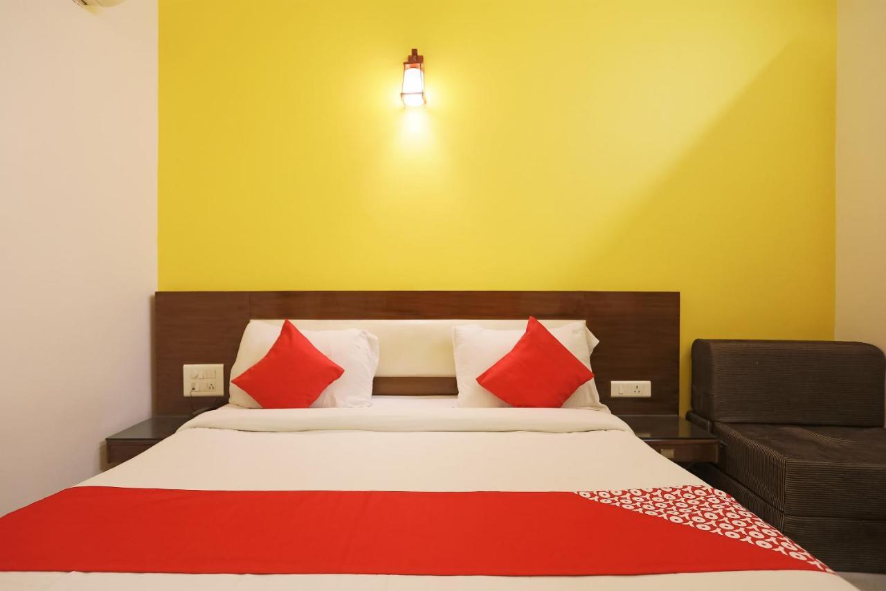 Hotel Oyo Svaruchi Near M2k Cinemas Rohini