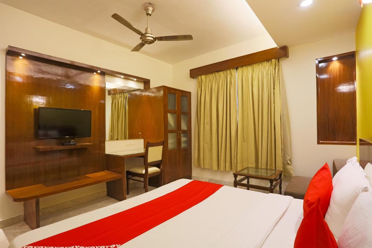 Hotel Oyo Svaruchi Near M2k Cinemas Rohini 3*