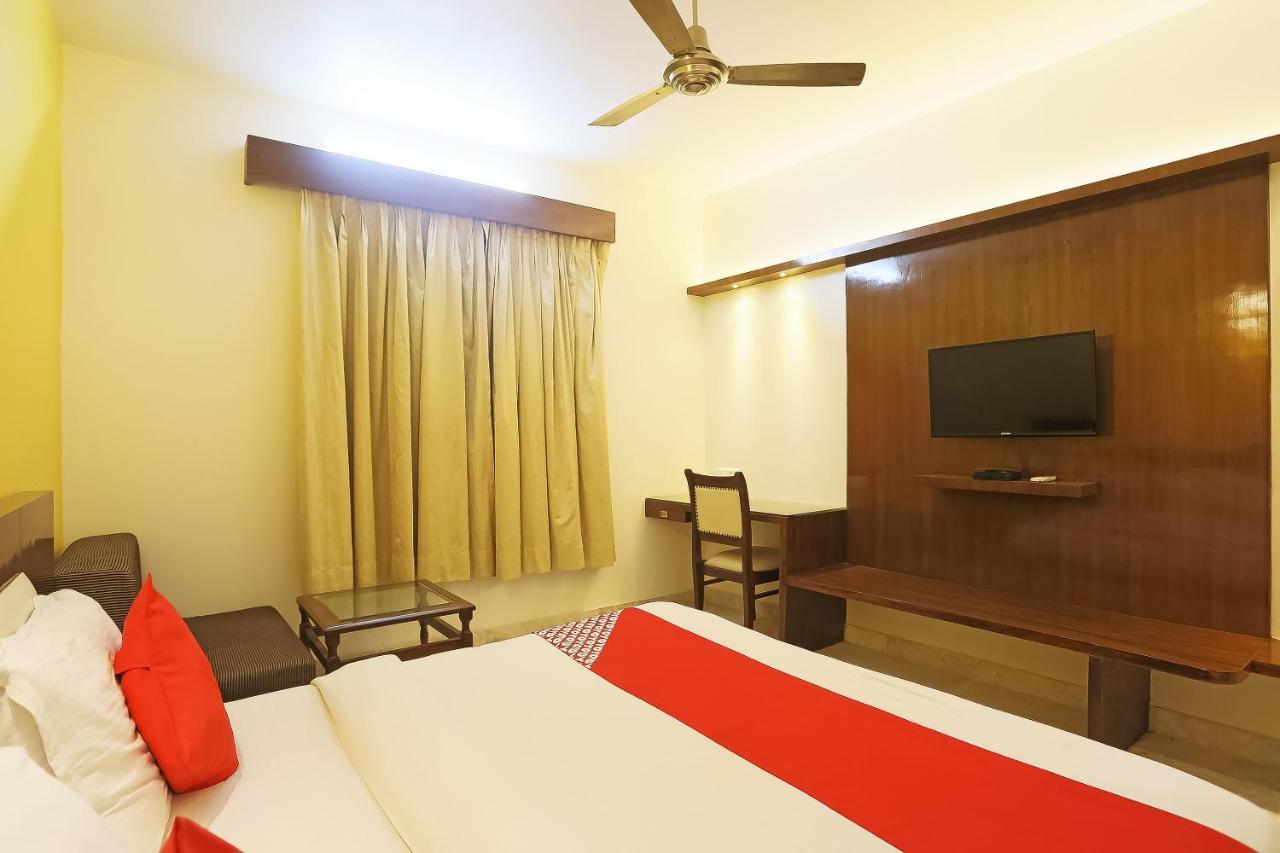 Hotel Oyo Svaruchi Near M2k Cinemas Rohini