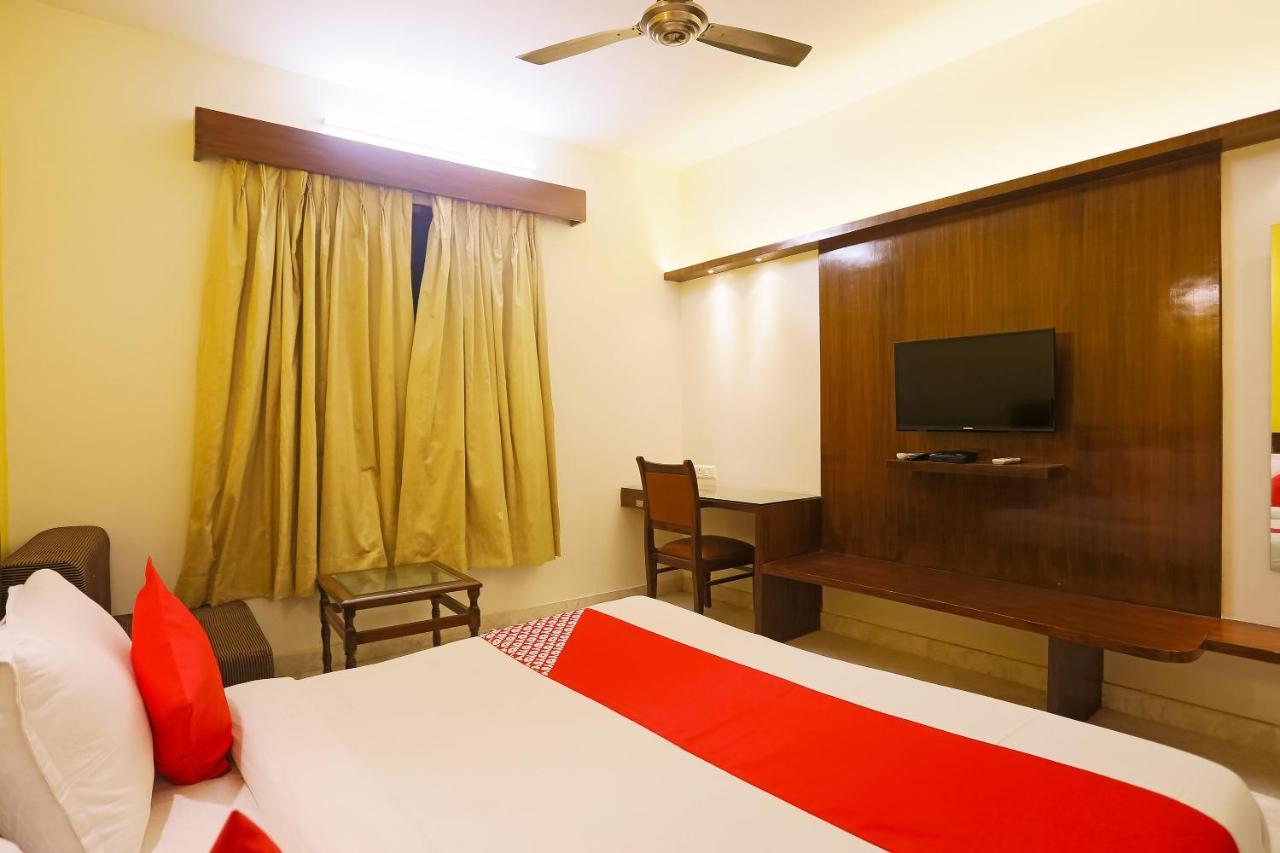 Hotel Oyo Svaruchi Near M2k Cinemas Rohini