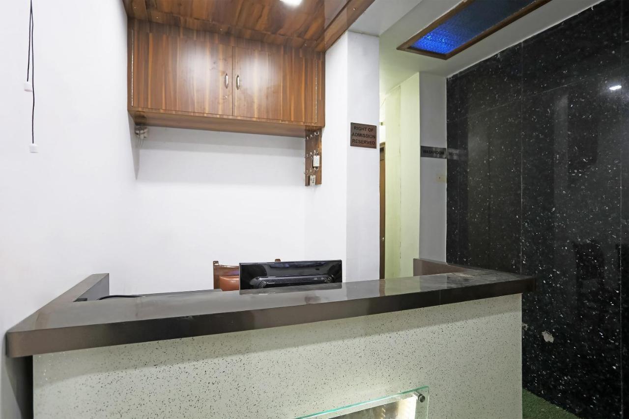 Hotel Oyo Svaruchi Near M2k Cinemas Rohini 3*