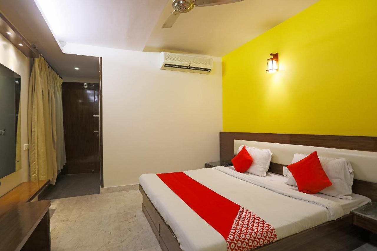 Oyo Svaruchi Near M2k Cinemas Rohini Hotel