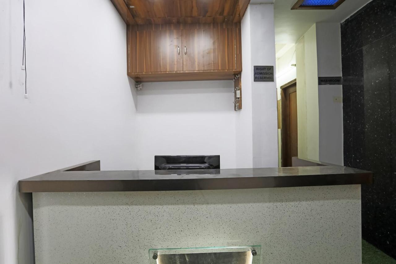 Hotel Oyo Svaruchi Near M2k Cinemas Rohini 3*