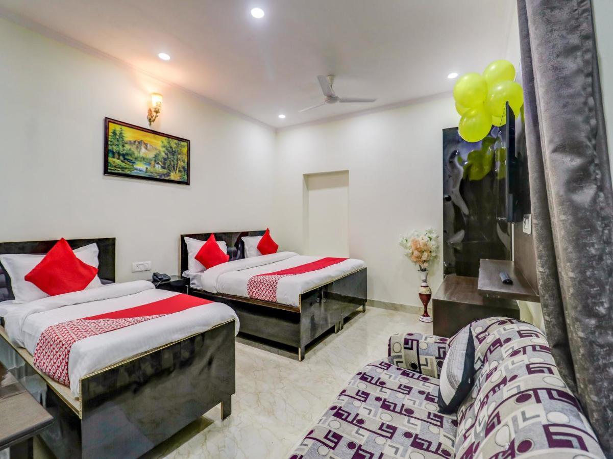 Oyo 77353 Tom & Jerry Hotel 3*