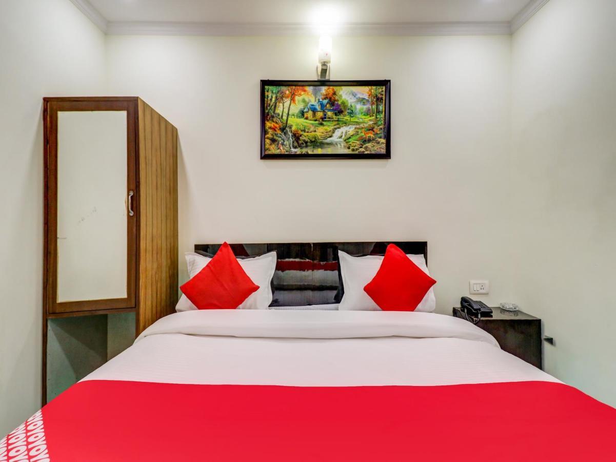Oyo 77353 Tom & Jerry 3* New Delhi
