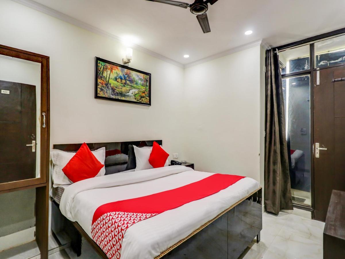 Oyo 77353 Tom & Jerry 3* New Delhi
