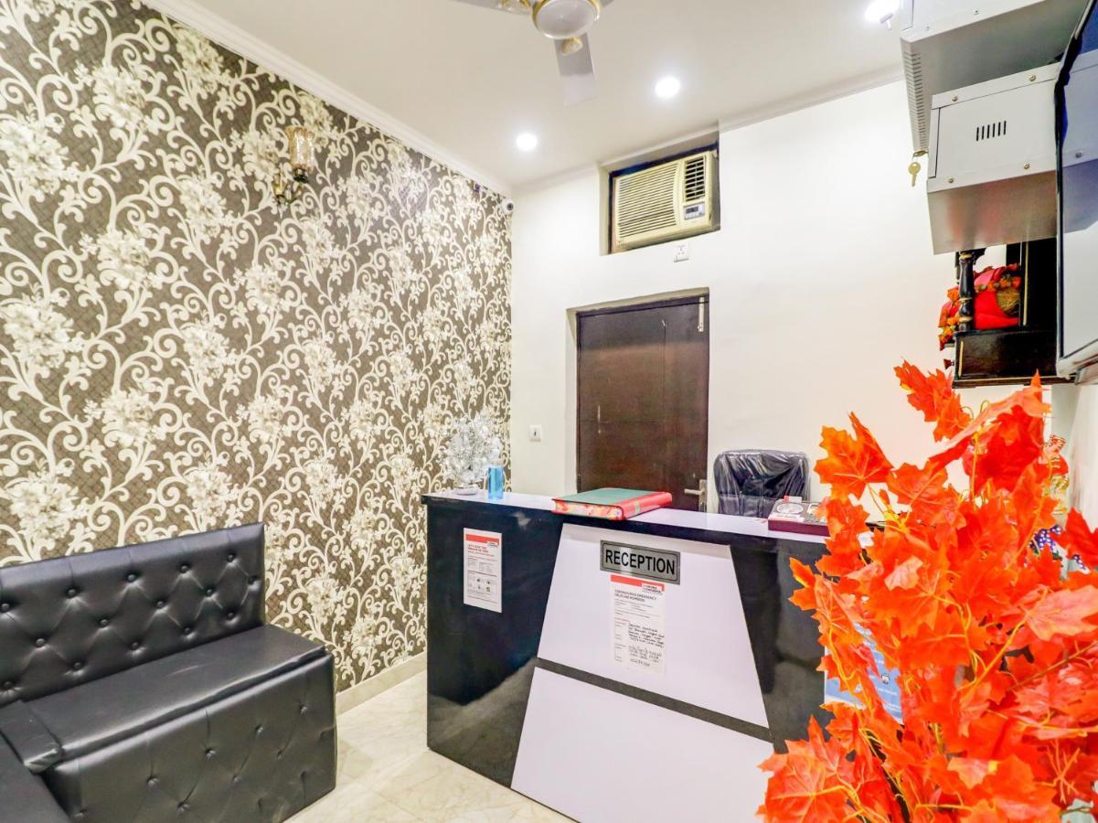 Oyo 77353 Tom & Jerry 3* New Delhi