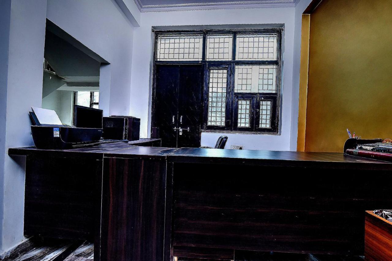 Hotel Oyo Nitin Palace Near Mohan Estate Metro Station