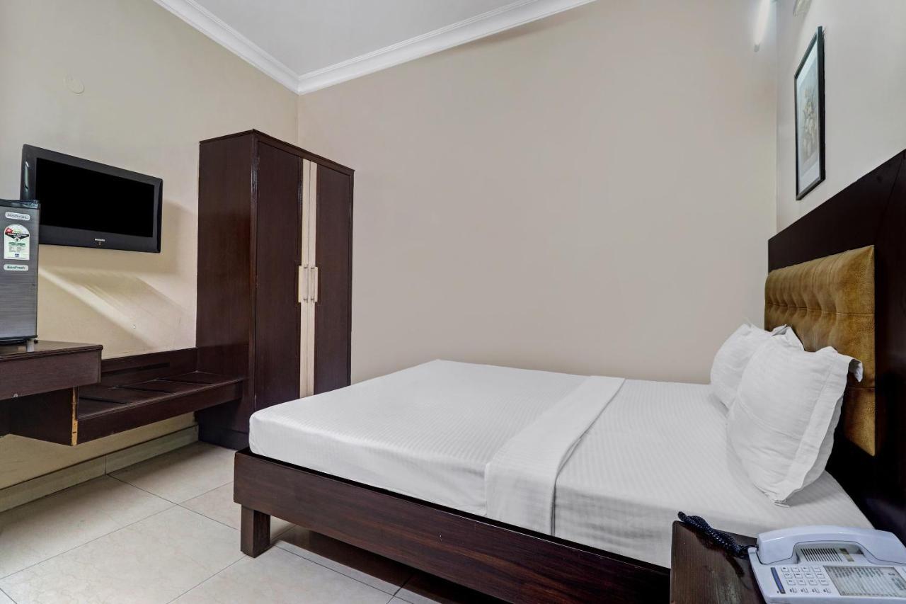 Hotel The Tourist - 1 Min From Railway Station 3*