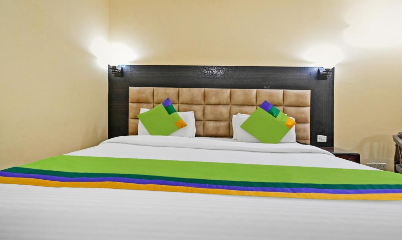 Treebo Trend Conclave Comfort Kailash Colony