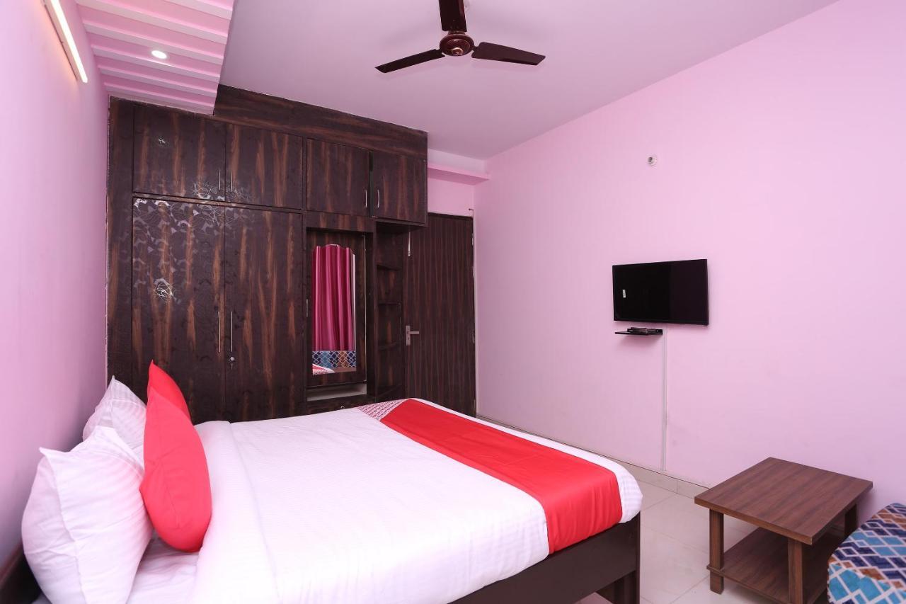 Hotel Oyo 28172 Golden Palace