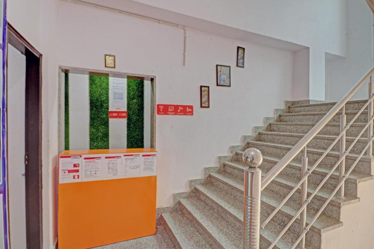 Oyo 81168 Collection O Dwarka Mor