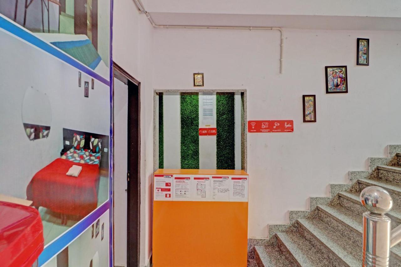 Oyo 81168 Collection O Dwarka Mor Hotel New Delhi