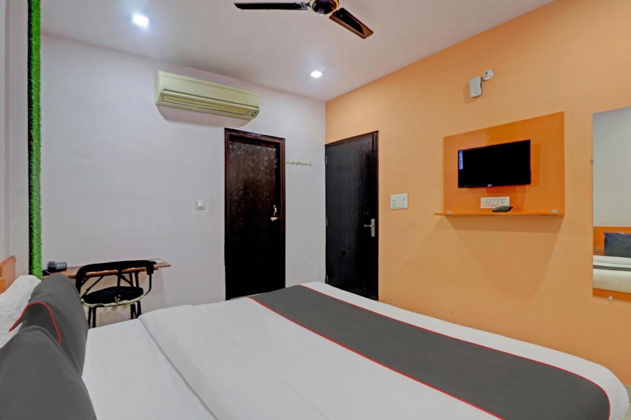 Oyo 81168 Collection O Dwarka Mor Hotel 4*
