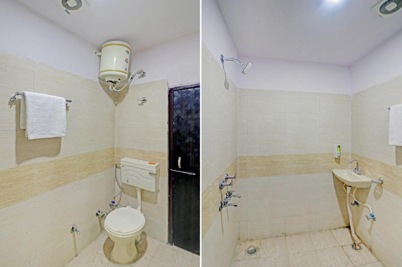 Hotel Oyo 81168 Collection O Dwarka Mor 4*