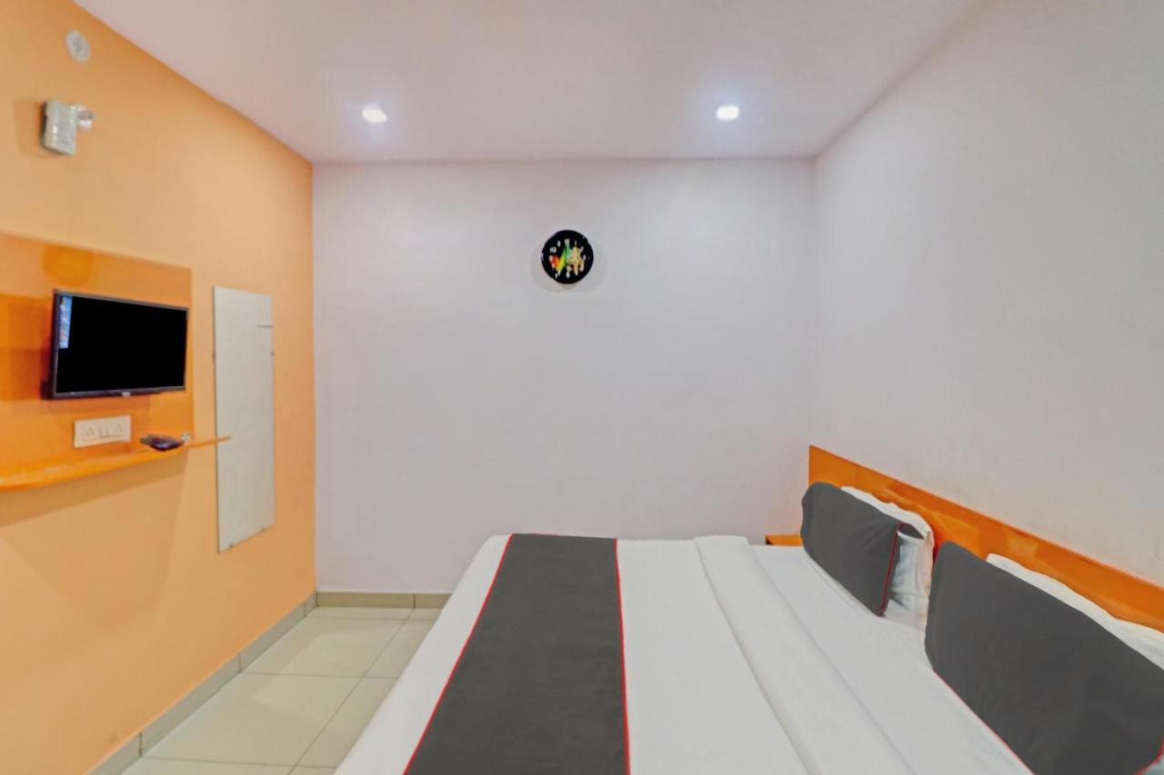 Hotel Oyo 81168 Collection O Dwarka Mor New Delhi