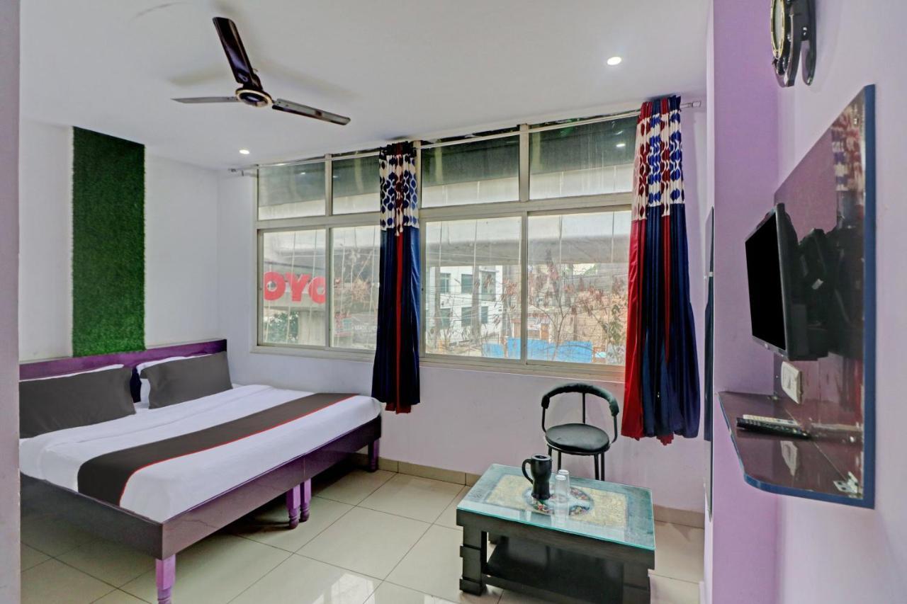 Oyo 81168 Collection O Dwarka Mor Hotel New Delhi
