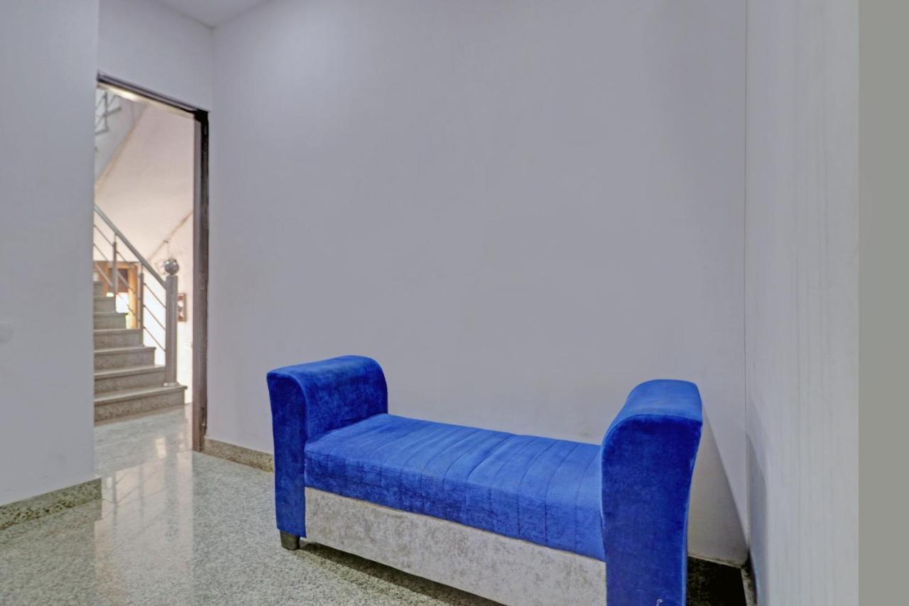 Oyo 81168 Collection O Dwarka Mor Hotel 4*