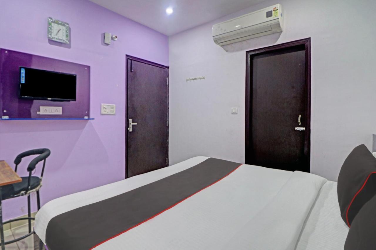 Oyo 81168 Collection O Dwarka Mor Hotel New Delhi