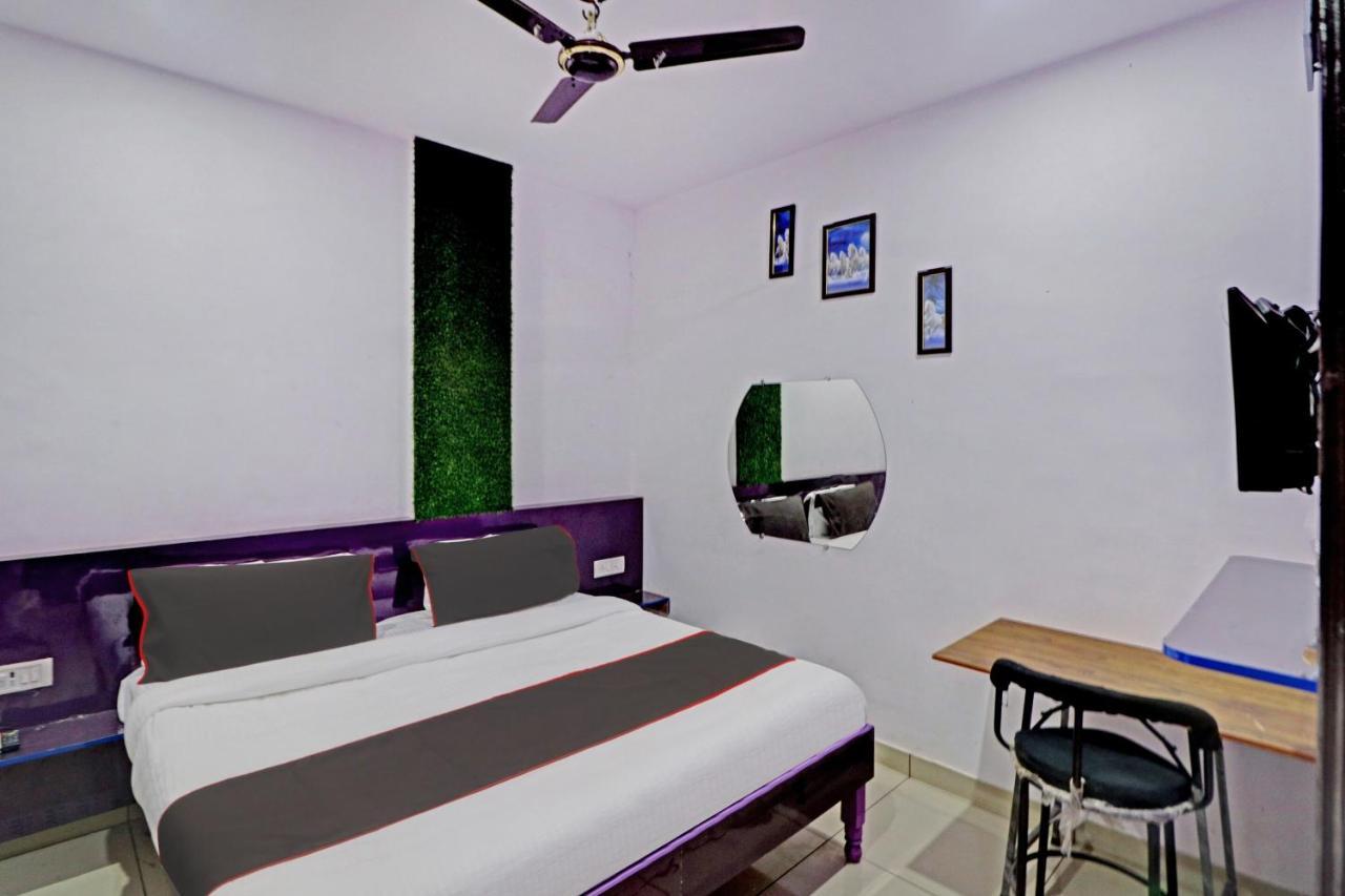 Hotel Oyo 81168 Collection O Dwarka Mor New Delhi
