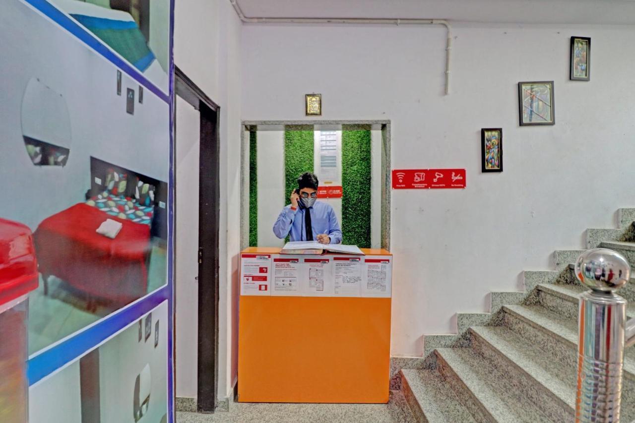 Oyo 81168 Collection O Dwarka Mor Hotel 4*