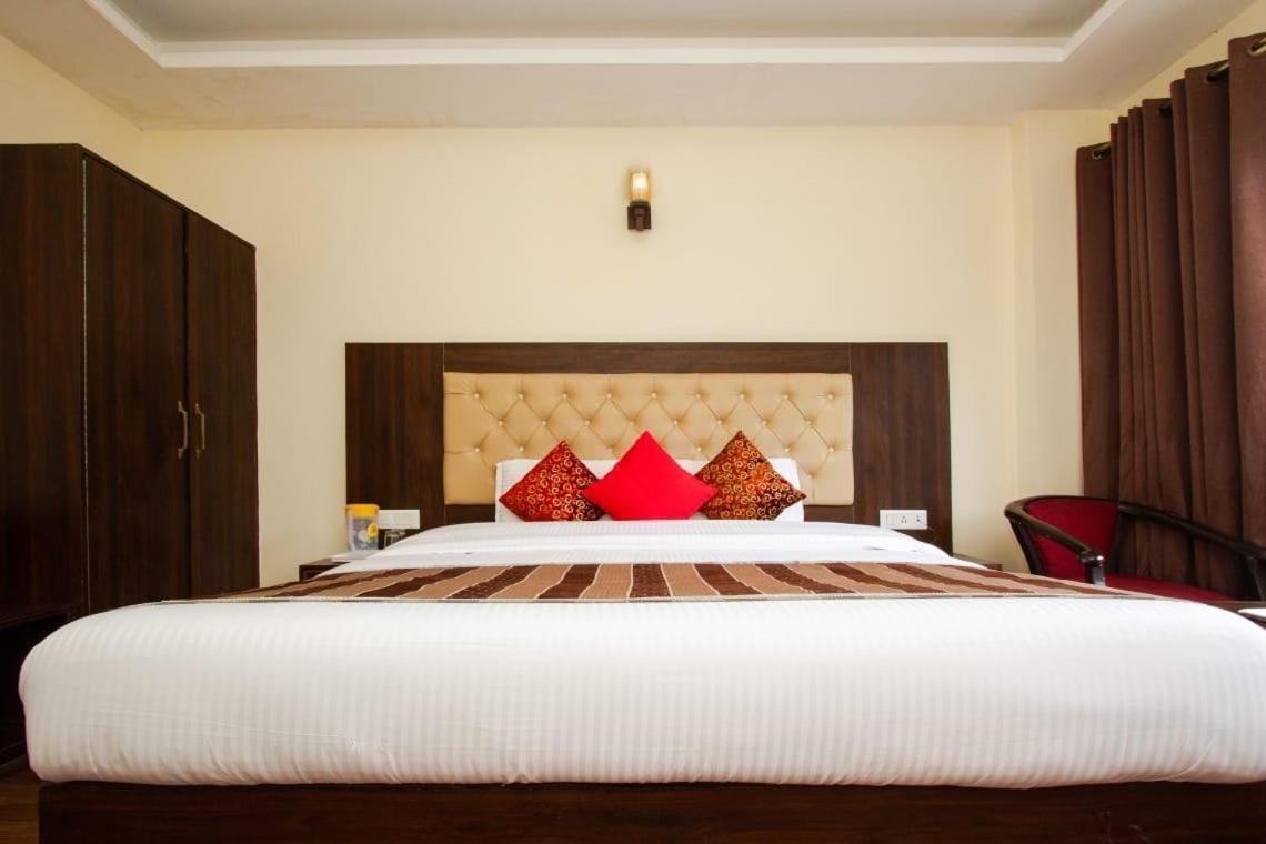 Suites Admiral Delhi Airport *