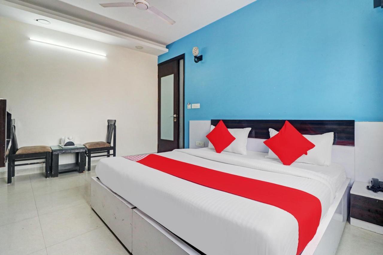 Oyo 12675 Star Hotel 3*