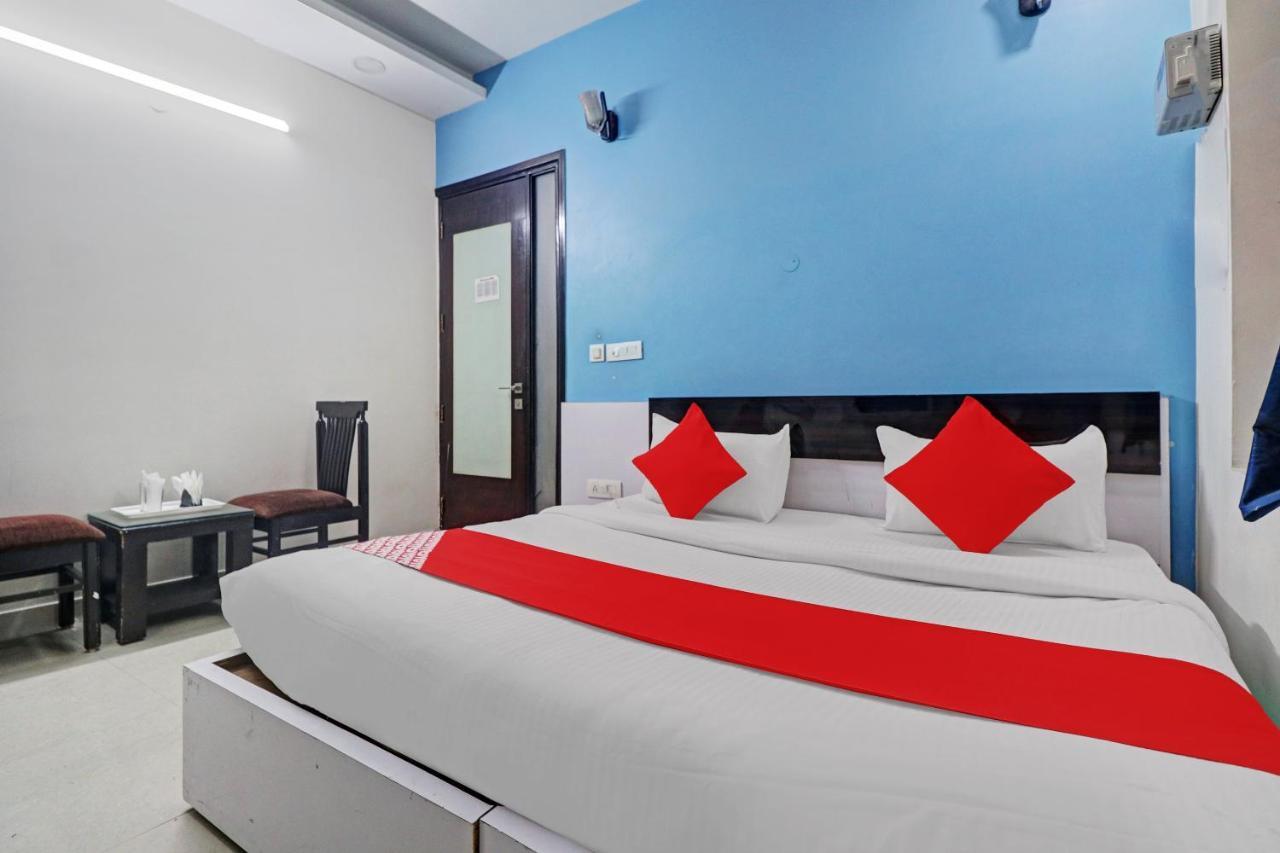 Oyo 12675 Star New Delhi