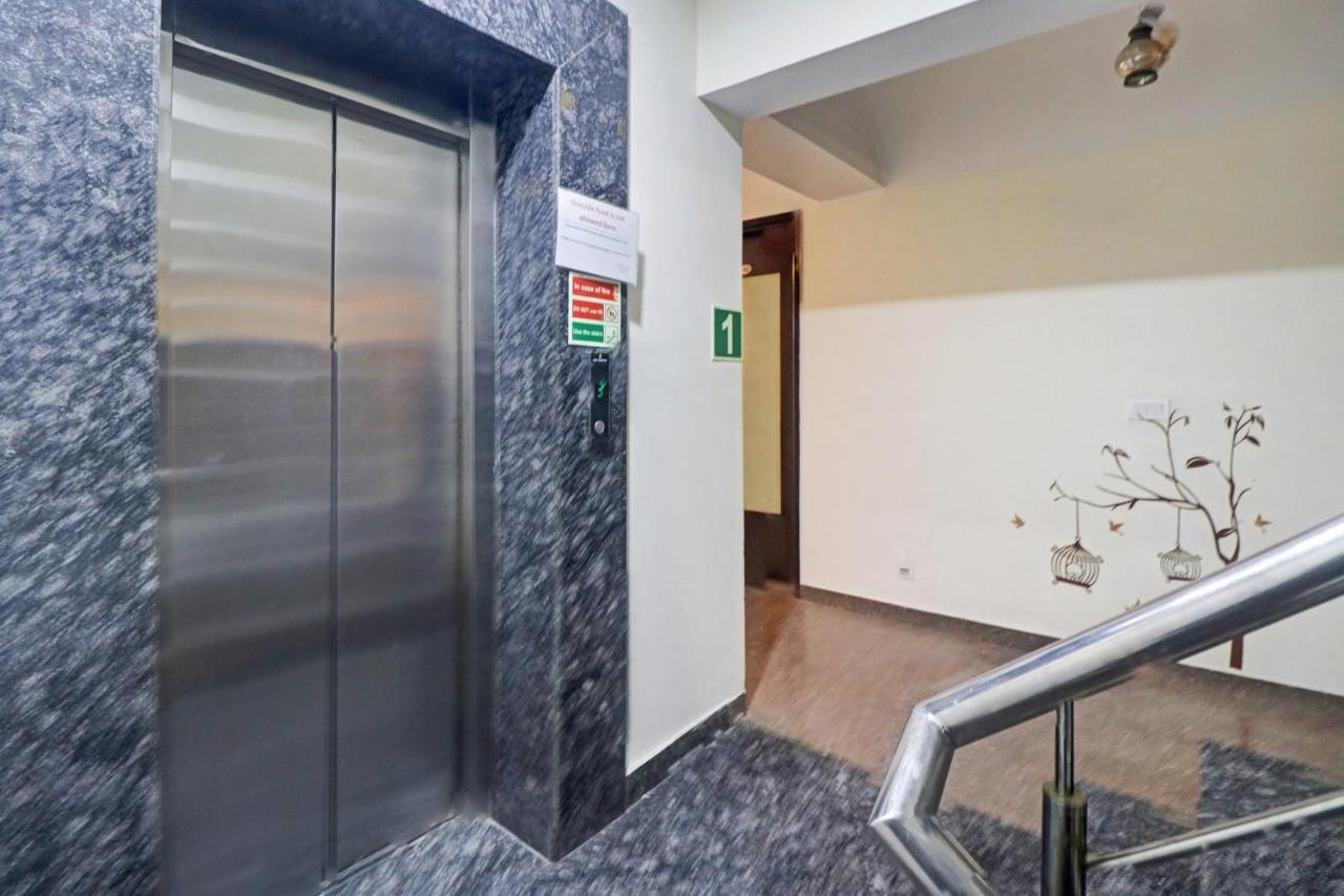 Hotel Oyo 12675 Star New Delhi