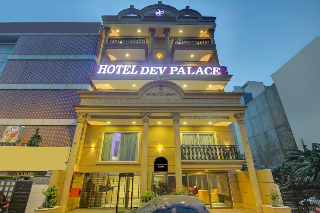Townhouse Oak Dev Palace Hotel