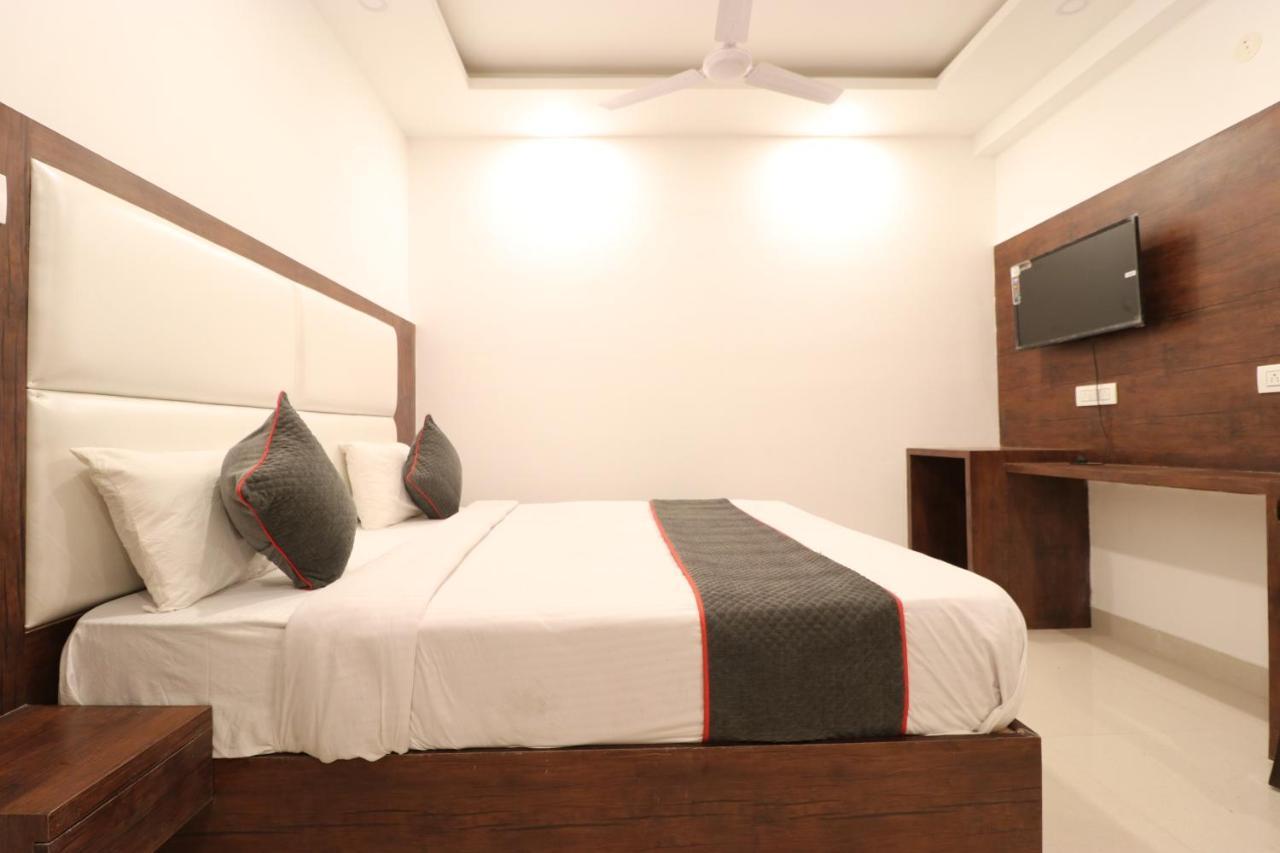 Cozy Cave Hotel 3*
