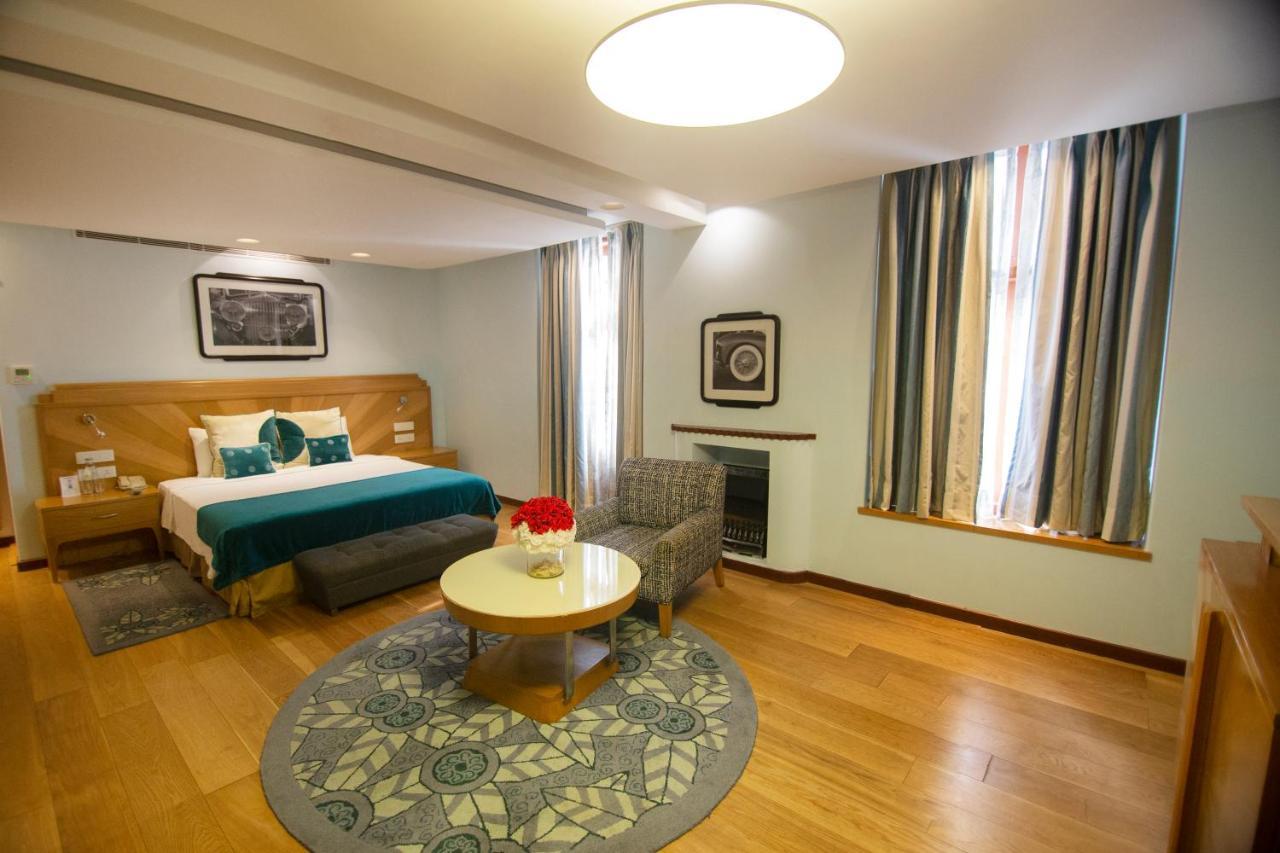 Ambassador, - Ihcl Seleqtions Hotel New Delhi