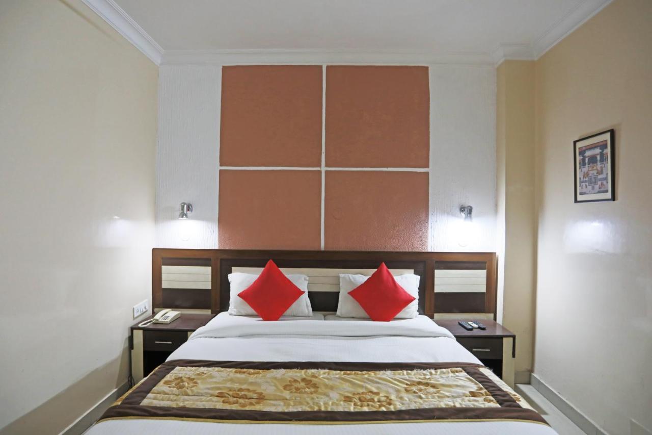 Hotel The Tourist - 1 Min From Railway Station