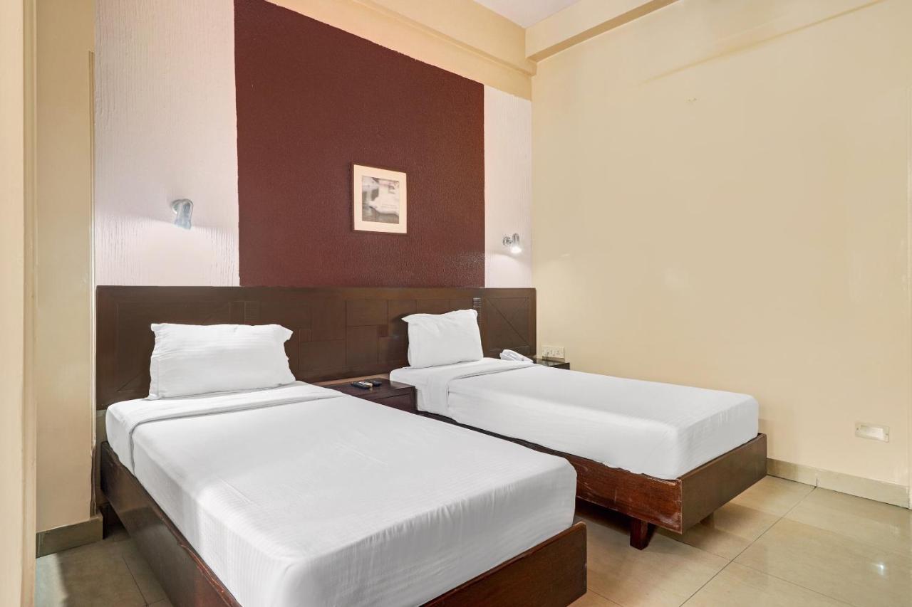 The Tourist - 1 Min From Railway Station Hotel