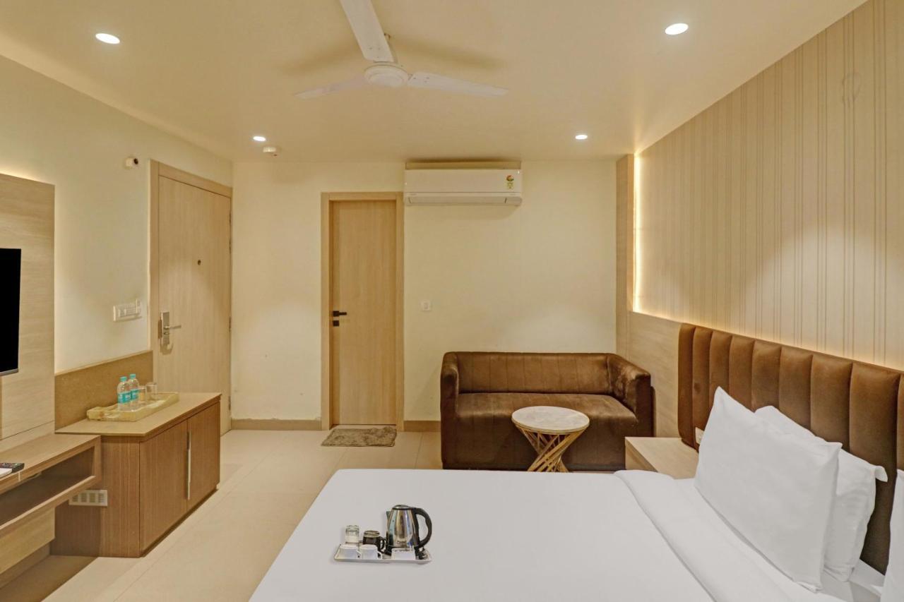Oyo Townhouse 670 16 Hotel 4*
