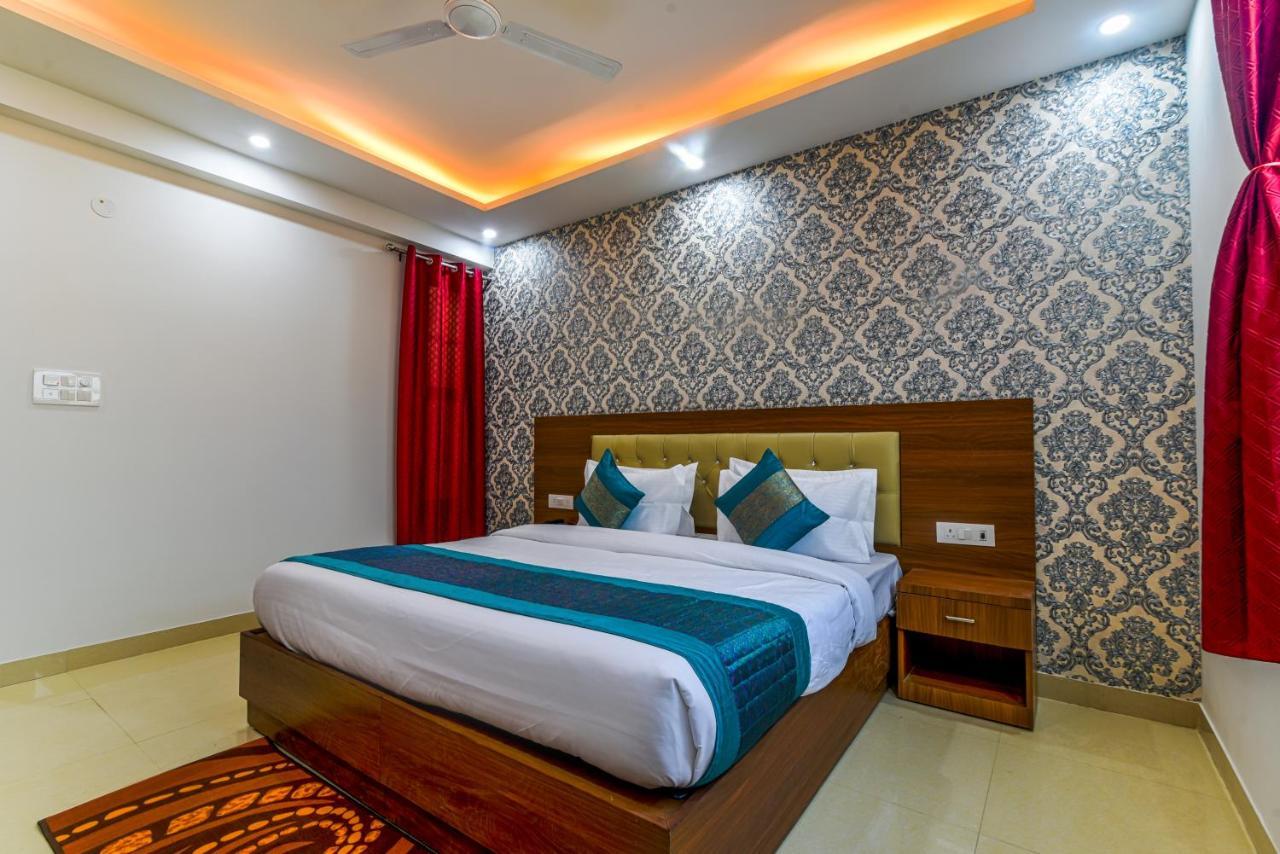 Hotel Urban Tree At Delhi Airport Nova Deli