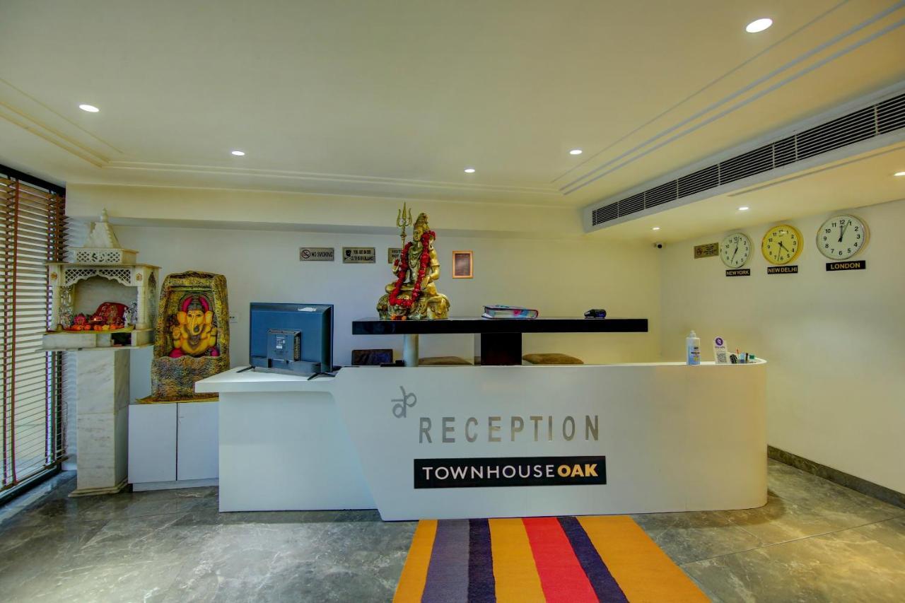 Hotel Townhouse Oak Dev Palace