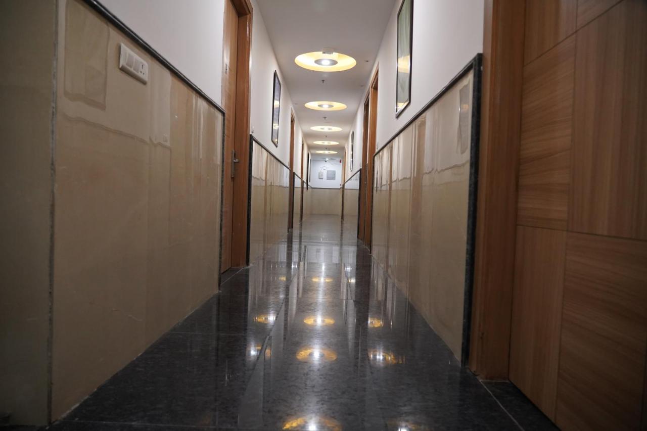 Hotel The Lohmod - Near Delhi Airport