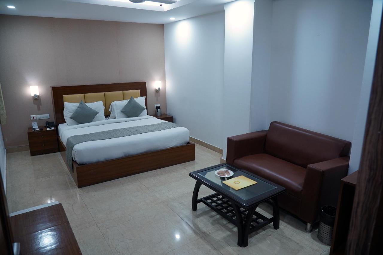 Hotel The Lohmod - Near Delhi Airport 4*
