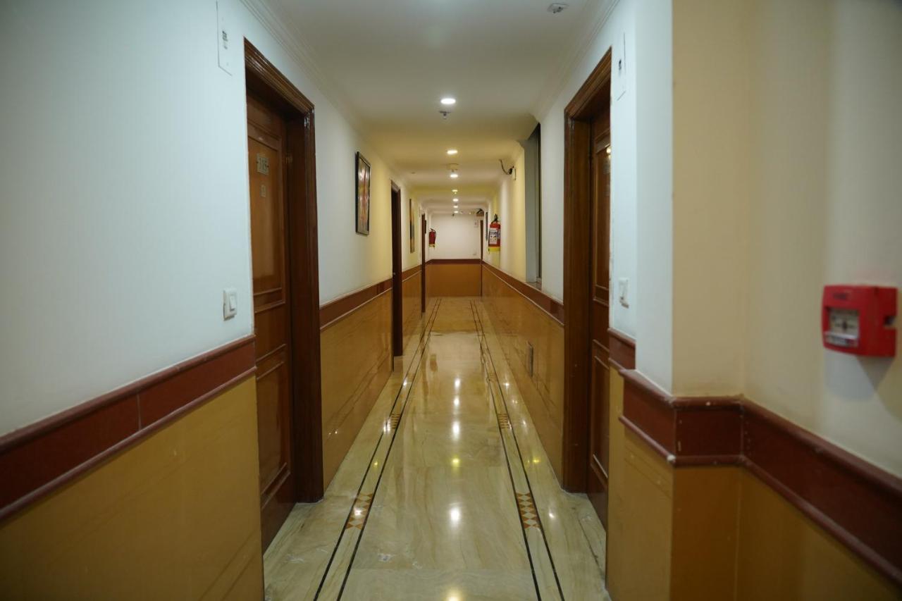 Hotel The Lohmod - Near Delhi Airport 4*