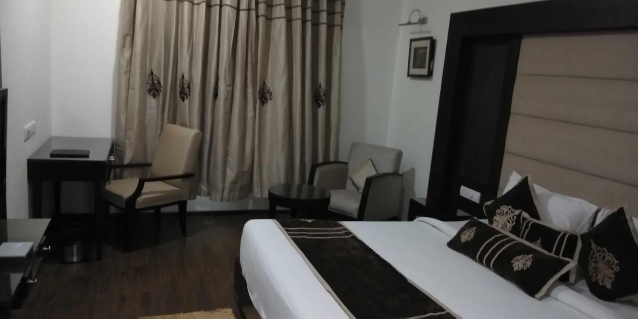 Pitrashish Pride Igi Intl Airport Hotel