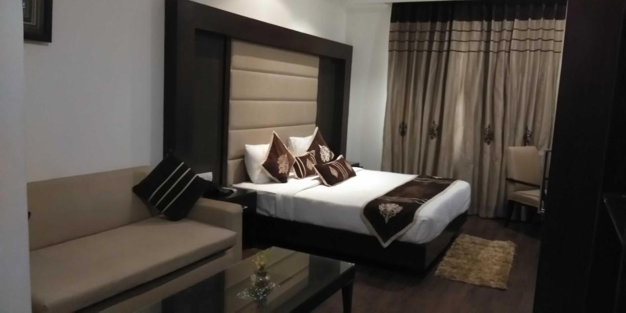 Pitrashish Pride Igi Intl Airport 4*